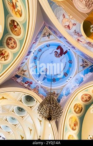 Cattedrale di Santa Maria di Zeitoun, nuova chiesa dopo l'apparizione, dipinti sul soffitto di apparizione mariana, Zeitoun, Cairo, Egitto, Nord Africa, Africa Foto Stock