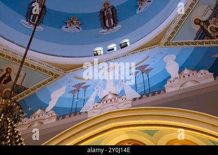 Cattedrale di Santa Maria di Zeitoun, nuova chiesa dopo l'apparizione, dipinti sul soffitto di apparizione mariana, Zeitoun, Cairo, Egitto, Nord Africa, Africa Foto Stock