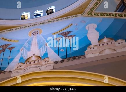 Cattedrale di Santa Maria di Zeitoun, nuova chiesa dopo l'apparizione, dipinti sul soffitto di apparizione mariana, Zeitoun, Cairo, Egitto, Nord Africa, Africa Foto Stock