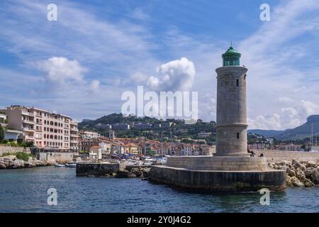 Faro e ingresso al porto di Cassis, Provence-Alpes-Cote d'Azur, Francia meridionale, Europa Foto Stock