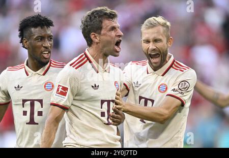 Celebrazione della porta Thomas Thomas Mueller FC Bayern Muenchen FCB (25) Kingsley Coman FC Bayern Muenchen FCB (11) Konrad Laimer FC Bayern Muenchen FCB (27 Foto Stock