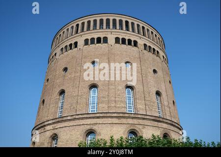 la famosa torre dell'acqua risalente alla fine del xix secolo nella città vecchia di colonia ora utilizzata come hotel di lusso Foto Stock