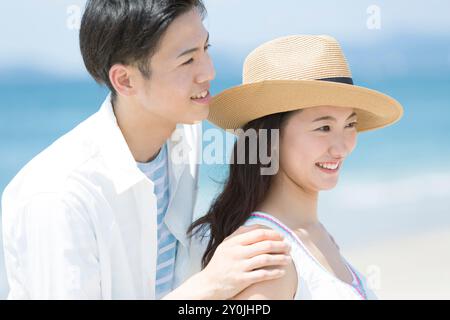 Coppie che stringono a sé Foto Stock