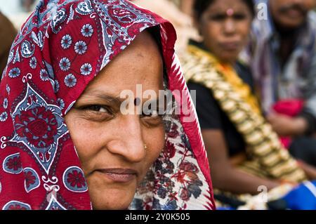 Ritratto di un pellegrino al festival annuale di Gangasagar nel Bengala Occidentale, in India. Foto Stock