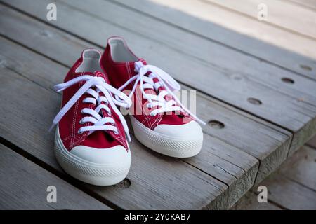 Scarpe da tennis rosse Foto Stock