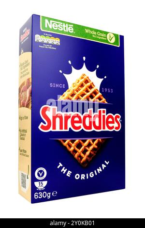 Nestle Original Shreddies colazione con cereali al malto fortificati di grano intero in una scatola da 630 g. Foto Stock