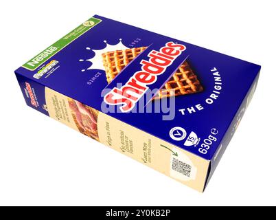 Nestle Original Shreddies colazione con cereali al malto fortificati di grano intero in una scatola da 630 g. Foto Stock