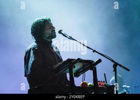 MOUNT KIMBIE, GREEN MAN FESTIVAL, 2024: La band Mount Kimbie suona il Mountain Stage. Secondo giorno del Green Man Festival 2024 al Glanusk Park, Brecon, Galles, il 16 agosto 2024. Foto: Rob Watkins. INFO: Mount Kimbie è un duo di musica elettronica britannico noto per la loro innovativa miscela di suoni post-dubstep, ambient e sperimentali. La loro musica presenta ritmi intricati, texture atmosferiche e voci emotive, creando una presenza unica e influente nella scena musicale elettronica. Foto Stock