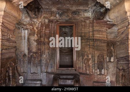 Badami Cave 4, tempio del Giainismo Tirthankaras, Karnataka, India. Foto Stock