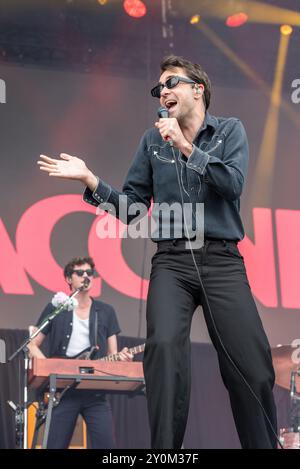 6 luglio 2024: Justin Hayward-Young e Matt Hitt si esibiscono con i vaccini al festival IDays di Milano Foto Stock