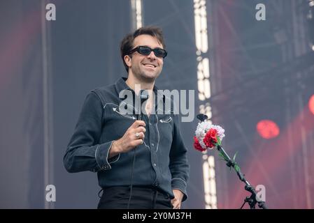 6 luglio 2024: Justin Hayward-Young si esibisce con i vaccini al festival IDays di Milano Foto Stock