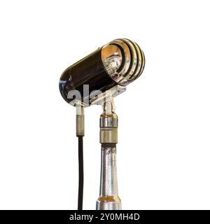 Autentico microfono nero vintage su supporto isolato su sfondo bianco Foto Stock