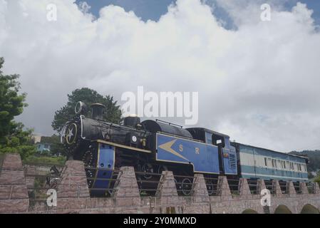 Stazione ferroviaria di Udagamandalam. Ferrovia del monte Nilgiri. Attrazioni principali della famosa stazione collinare di Ooty. Sito Patrimonio dell'Umanità. Tamil Nadu, India Foto Stock