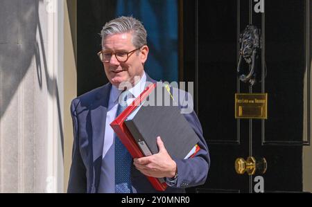 Sir Keir Starmer MP (laboratorio: Holborn e St Pancras) primo ministro britannico - lasciare 10 Downing Street per le domande del primo ministro 24 luglio 2024 Foto Stock