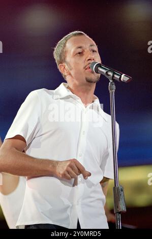 Verona Italia 08/09/2001: Neffa , cantante italiana, durante la trasmissione televisiva “Festivalbar 2001“ Foto Stock