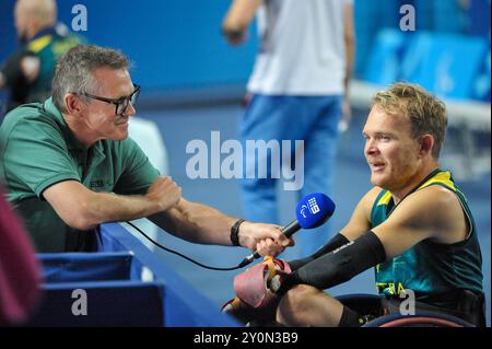 Beau Vernon (AUS) è stata intervistata poco dopo la vittoria dell'Australia nella Wheelchair Rugby Bronze Medal match tra Australia e Gran Bretagna il sesto giorno dei Giochi Paralimpici estivi di Parigi 2024 alla Champ-de-Mars Arena di Parigi, Francia. La partita fu feroce con entrambe le parti che combattevano per ogni punto, ma alla fine fu vinta dall'Australia, 50-48. Foto Stock