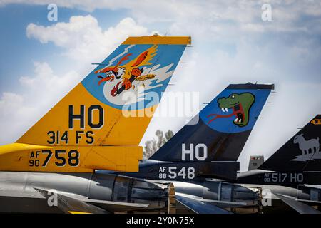 Le code degli F-16 Falcons al Legacy of Liberty Airshow del 2024 alla Holloman Air Force base vicino ad Alamogordo, nuovo Messico. Foto Stock