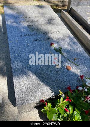 Parigi, fra. 27 agosto 2024. 20240827 - Gravesite dello scrittore irlandese Samuel Beckett e di sua moglie, Suzanne, nel cimitero di Montparnasse a Parigi, in Francia. (Immagine di credito: © Chuck Myers/ZUMA Press Wire) SOLO PER USO EDITORIALE! Non per USO commerciale! Foto Stock