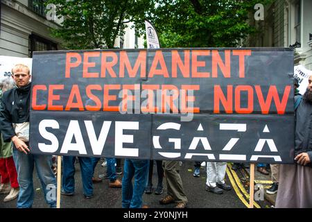 Londra, Regno Unito. 6 luglio 2024. Segno di protesta alla manifestazione National March for Palestine, Londra, chiedendo al governo di porre fine al genocidio, smettere di armare Israele e giustizia per la Palestina. Foto Stock