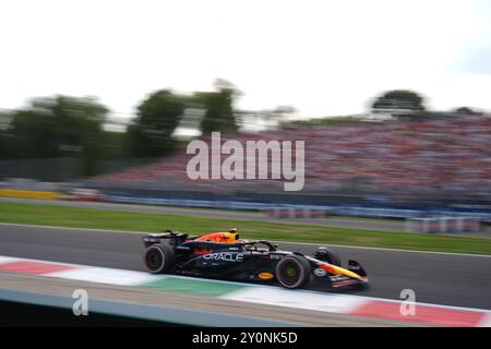 Monza, Italia. 1 settembre 2024. Sergio Perez del Messico alla guida della (11) Oracle Red Bull Racing RB20 Honda RBPT, durante la gara del GP d'Italia di Formula 1 a Monza. Crediti: Alessio Morgese/Alessio Morgese/Emage/Alamy live news Foto Stock