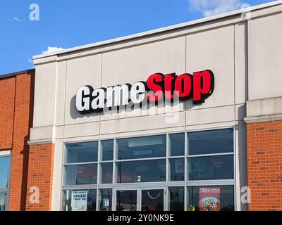 Toronto, ON, Canada – gennaio 2024: Guarda il negozio di videogiochi GameStop nel centro commerciale Foto Stock