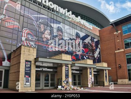 Johnny Gaudreau e suo fratello Matthew Gaudreau alla Nationwide Arena di Columbus, Ohio Foto Stock