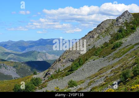 Catena dei Monti Cantabrici (alto Sil, León) nel nord della Spagna Foto Stock