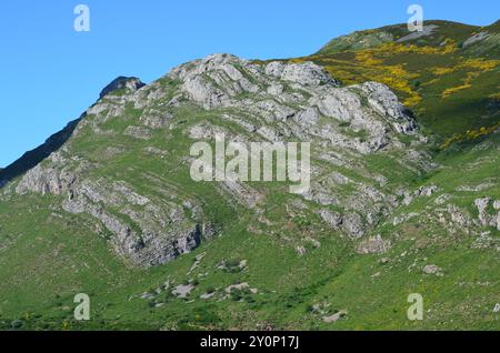 Catena dei Monti Cantabrici (alto Sil, León) nel nord della Spagna Foto Stock