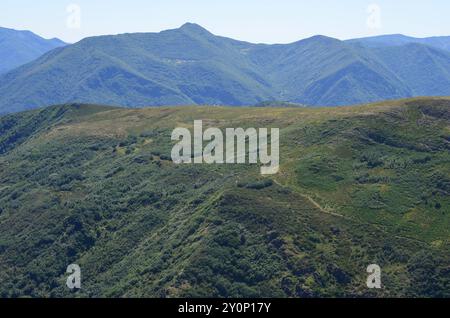 Catena dei Monti Cantabrici (alto Sil, León) nel nord della Spagna Foto Stock