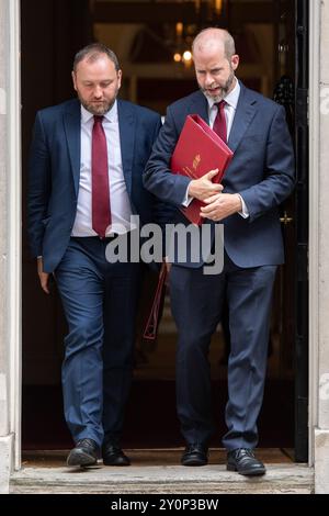 Londra, Inghilterra, Regno Unito. 3 settembre 2024. Il Segretario di Stato per la Scozia IAN MURRAY (a sinistra) e il Segretario di Stato per le imprese e il commercio JONATHAN REYNOLDS (a destra) lasciano il 10 di Downing Street dopo una riunione del Gabinetto. (Credit Image: © Thomas Krych/ZUMA Press Wire) SOLO PER USO EDITORIALE! Non per USO commerciale! Foto Stock