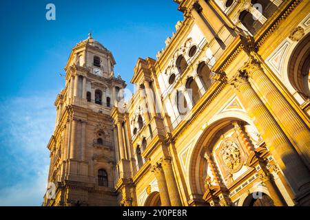 Malaga, Spagna. Fotografia architettonica della torre della Cattedrale di Malaga . 3 settembre 2019 Foto Stock