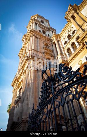 Malaga, Spagna. Fotografia architettonica della torre della Cattedrale di Malaga . 6 settembre 2019 Foto Stock