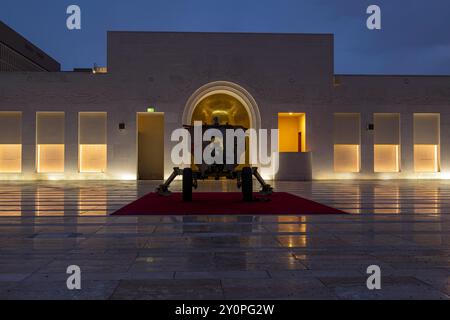 Msheireb Downtown Cannon sparo, tiro a cannone noto anche come Midfaa Iftar Foto Stock