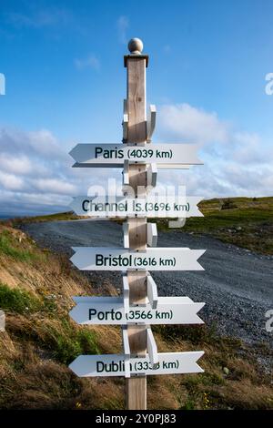 Indicazioni stradali per varie città dal faro di Green Point a Port de grave, Terranova e Labrador, Canada Foto Stock