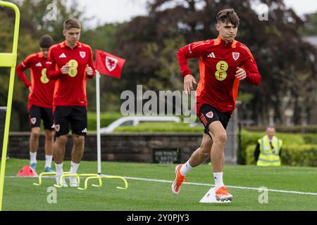 PONTYCLUN, REGNO UNITO. 3 settembre 2024. Charlie Crew del Galles durante una sessione di allenamento maschile gallese al vale Resort in vista della partita UEFA Nations League 2025 contro Turchia al Cardiff City Stadium il 6 settembre. (PIC di John Smith/FAW) credito: Football Association of Wales/Alamy Live News Foto Stock