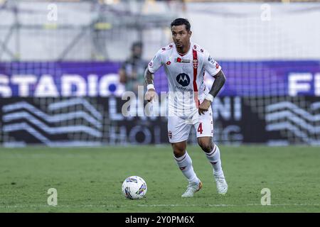 Il difensore italiano di Monza, Armando Izzo, controlla il pallone durante la partita di calcio Fiorentina contro Monza allo stadio Artemio Franchi il 1° settembre 2024 a Firenze. Foto Stock