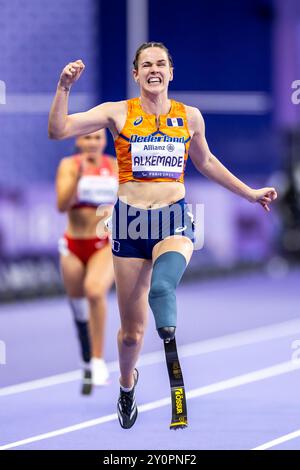 PARIGI - Kimberly Alkemade vince l'oro nella finale dei 200 metri T64 durante i Giochi Paralimpici. ANP MARCEL VAN HOORN Foto Stock