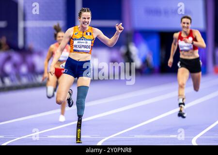 PARIGI - Kimberly Alkemade vince l'oro nella finale dei 200 metri T64 durante i Giochi Paralimpici. ANP MARCEL VAN HOORN Foto Stock