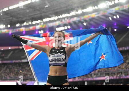 Stade de France, Parigi, Francia. 3 settembre 2024. Anna Grimaldi della nuova Zelanda celebra la vittoria del bronzo nella finale femminile 100m - T47 durante i Giochi Paralimpici di Parigi 2024 allo Stade de France, Parigi, Francia. Ulrik Pedersen/CSM/Alamy Live News Foto Stock