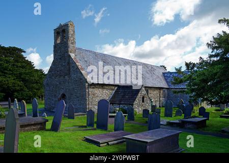 La chiesa di Santa Maria si trova a Caerhun, nella Conwy Valley, nel Galles del Nord. Si tratta di una chiesa del primo medioevo (XIII secolo) e ora un edificio classificato di grado i. Foto Stock