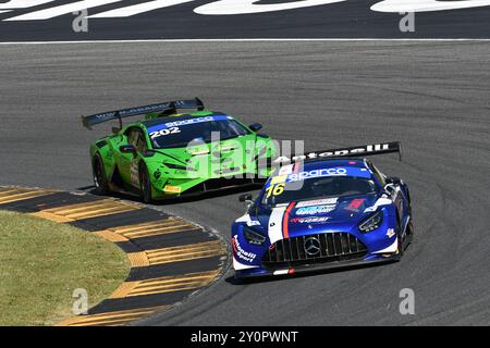 16 Scarperia, Italia - 13 luglio 2024: Mercedes AMG GT3 del team AKM MOTORSPORT guidato da Sandrucci Gustavo e Ferrari Lorenzo in azione durante ACI CSAI Foto Stock