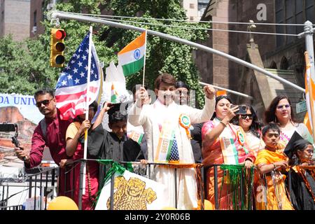 India Day Parade, sponsorizzata dalla FIA, Federation of Indian Associations, sulla Madison Avenue a New York. Foto Stock