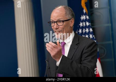 Washington, Stati Uniti. 3 settembre 2024. Il direttore dell'Ufficio per gli affari intergovernativi Tom Perez partecipa al briefing giornaliero alla Casa Bianca di Washington, DC, 3 settembre 2024. Credito: Chris Kleponis/Pool via CNP credito: Abaca Press/Alamy Live News Foto Stock