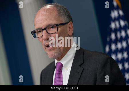 Washington, Stati Uniti. 3 settembre 2024. Il direttore dell'Ufficio per gli affari intergovernativi Tom Perez partecipa al briefing giornaliero alla Casa Bianca di Washington, DC, 3 settembre 2024. Credito: Chris Kleponis/Pool via CNP credito: Abaca Press/Alamy Live News Foto Stock