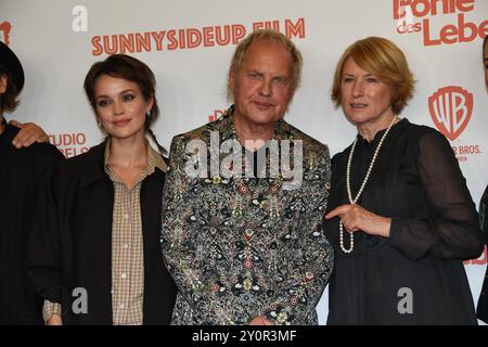 Emila Schüle, Uwe Ochsenknecht und Corinna Harfouch / Weltpremiere die Ironie des Lebens / Kino, Film, Fernsehen / Mathäser Filmpalast / München / 03. Settembre 2024 *** Emila Schüle, Uwe Ochsenknecht e Corinna Harfouch prima mondiale l'ironia della vita Cinema, Film, televisione Mathäser Filmpalast Monaco di Baviera 03 settembre 2024 Foto Stock