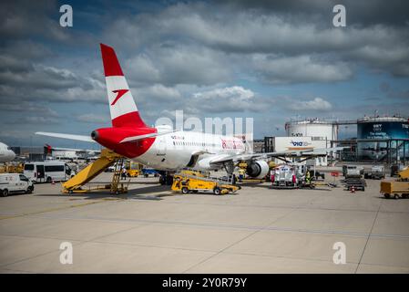 Aeroplani all’aeroporto internazionale di Vienna, capitale dell’Austria, hub dell’Austrian Airlines, il 19 agosto 2024 Foto Stock