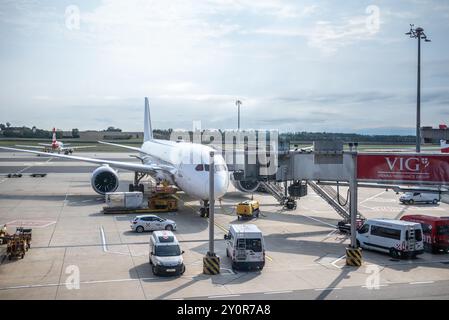 Aeroplani all’aeroporto internazionale di Vienna, capitale dell’Austria, hub dell’Austrian Airlines, il 19 agosto 2024 Foto Stock