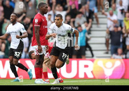 Kayden Jackson del Derby County celebra il secondo gol della squadra durante la partita del campionato Sky Bet al Pride Park Stadium di Derby. Data foto: Sabato 31 agosto 2024. Foto Stock