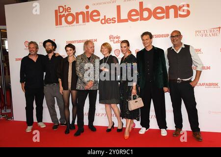 Oliver Ziegenbalg, Robert Gwisdek, Emilia Schuele, Uwe Ochsenknecht, Corinna Harfouch, Annika Kipp und Markus Goller und Hannes Ringlstetter bei der „ Foto Stock