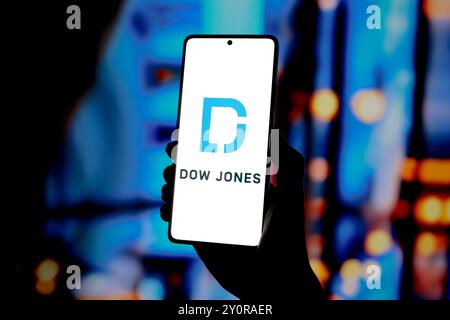 Paraguay. 2 settembre 2024. In questa immagine, il logo Dow Jones Industrial Average viene visualizzato sullo schermo di uno smartphone. (Credit Image: © Jaque Silva/SOPA Images via ZUMA Press Wire) SOLO PER USO EDITORIALE! Non per USO commerciale! Foto Stock